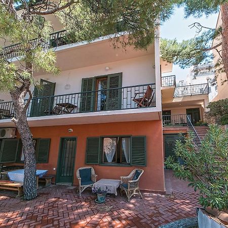 Apartments By The Sea Brela, Makarska - 16950 外观 照片