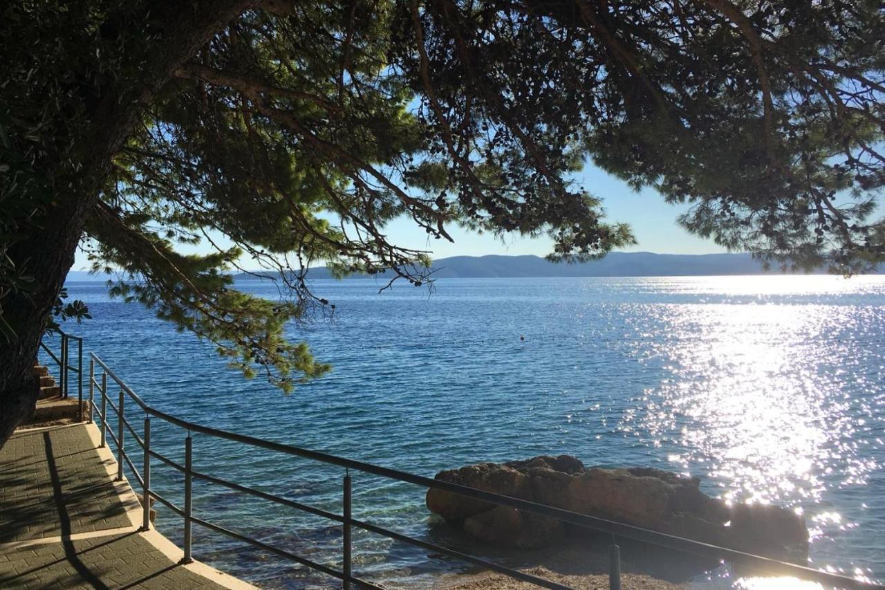 Apartments By The Sea Brela, Makarska - 16950 外观 照片