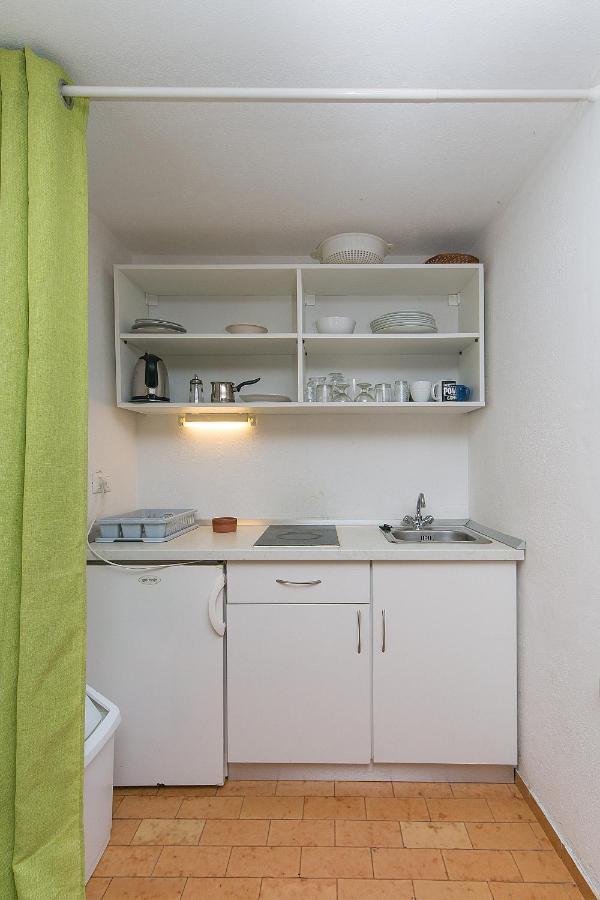 Apartments By The Sea Brela, Makarska - 16950 外观 照片