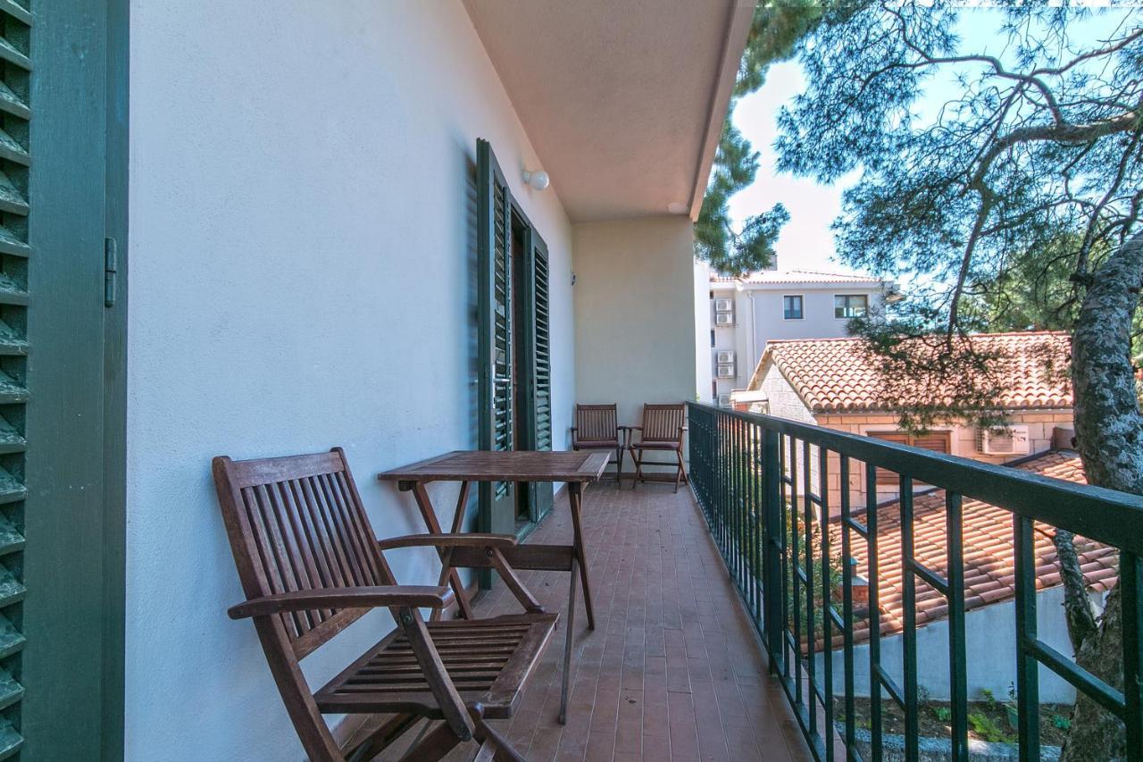 Apartments By The Sea Brela, Makarska - 16950 外观 照片