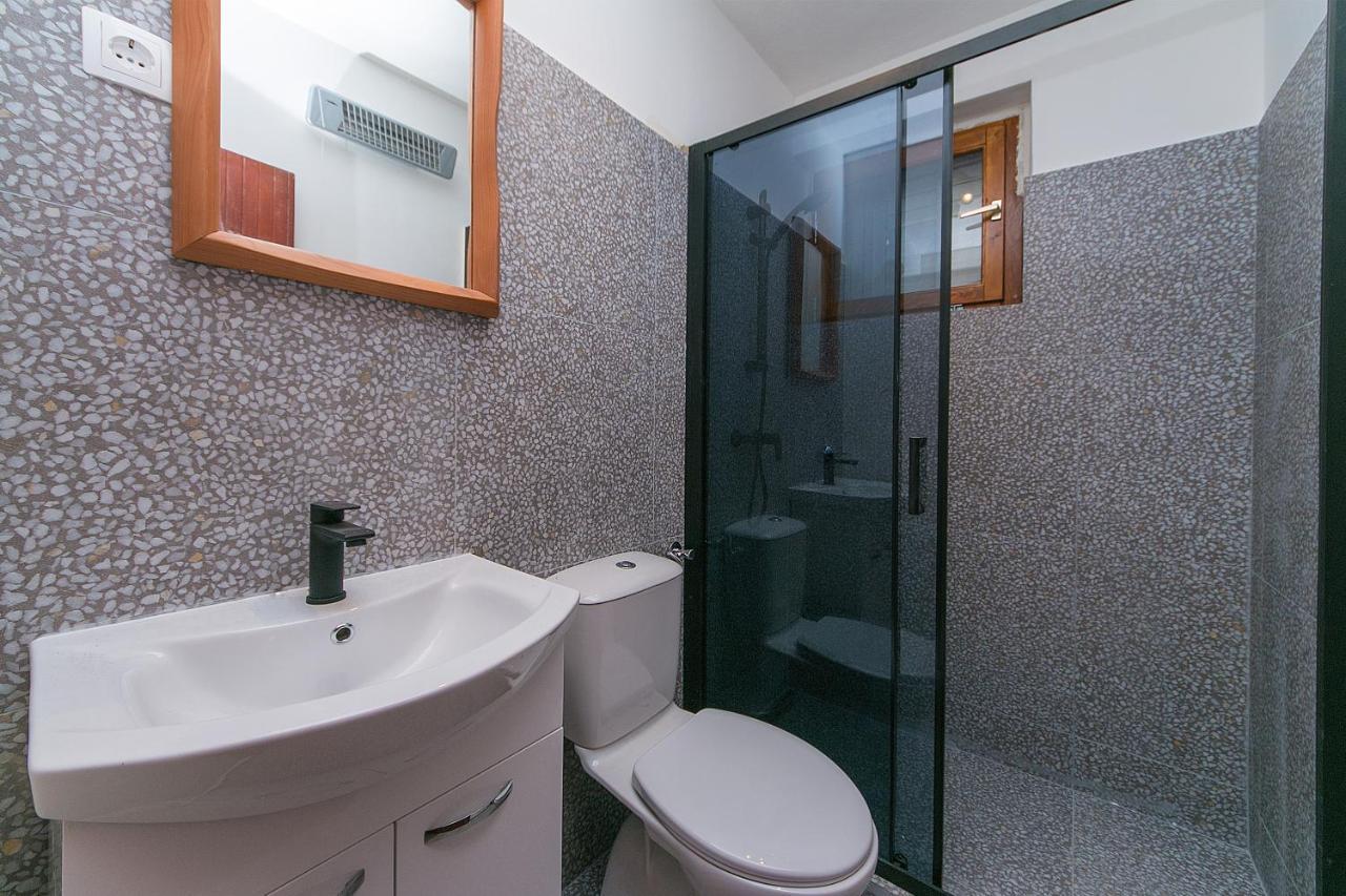 Apartments By The Sea Brela, Makarska - 16950 客房 照片