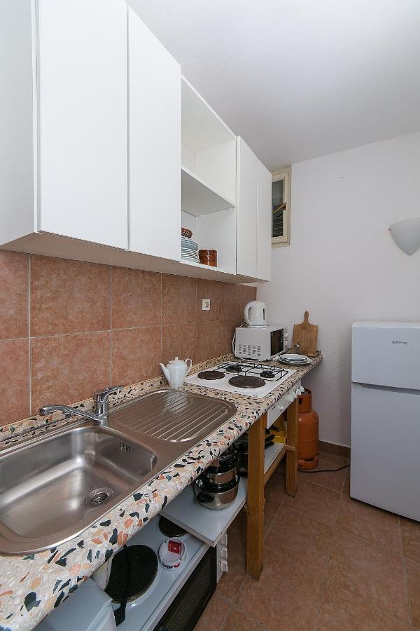 Apartments By The Sea Brela, Makarska - 16950 外观 照片