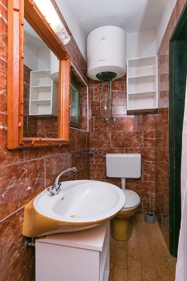 Apartments By The Sea Brela, Makarska - 16950 外观 照片