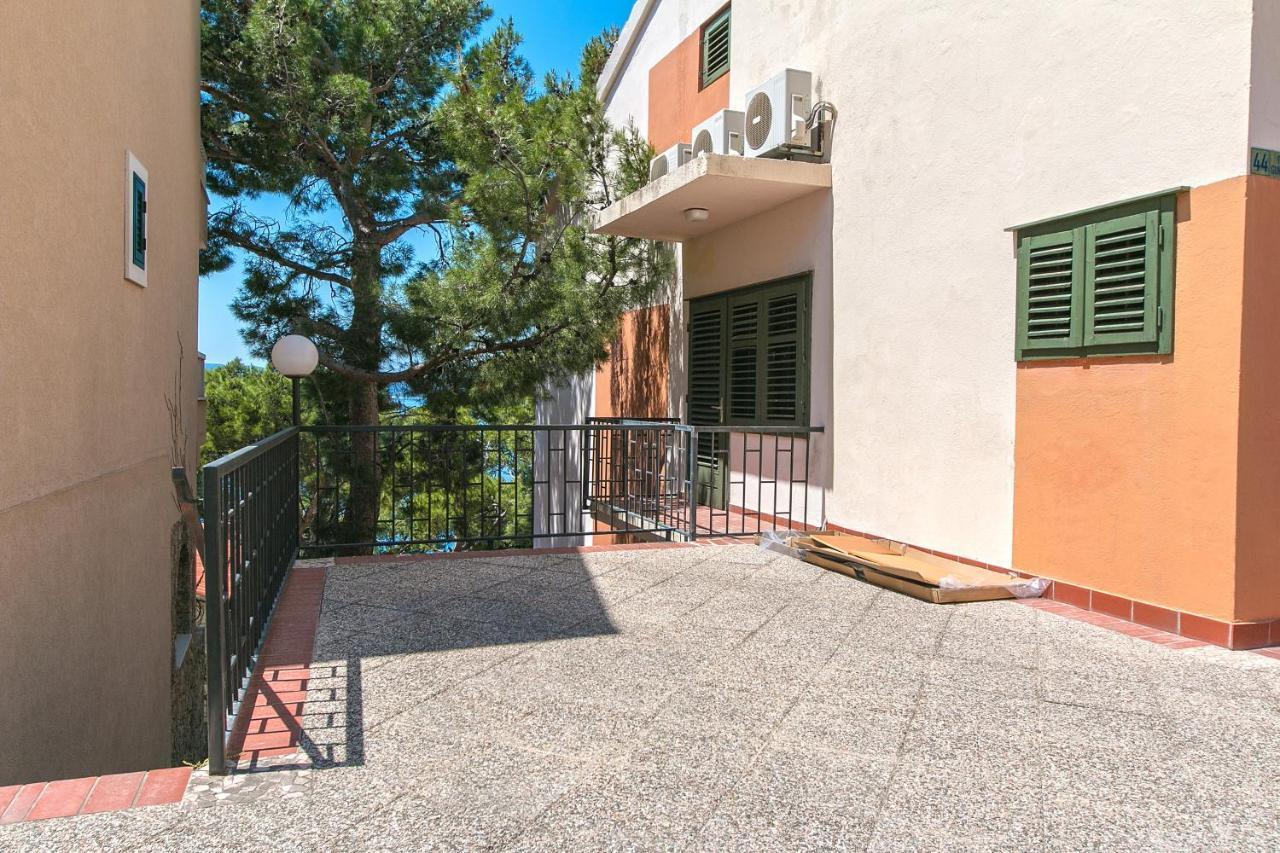 Apartments By The Sea Brela, Makarska - 16950 外观 照片